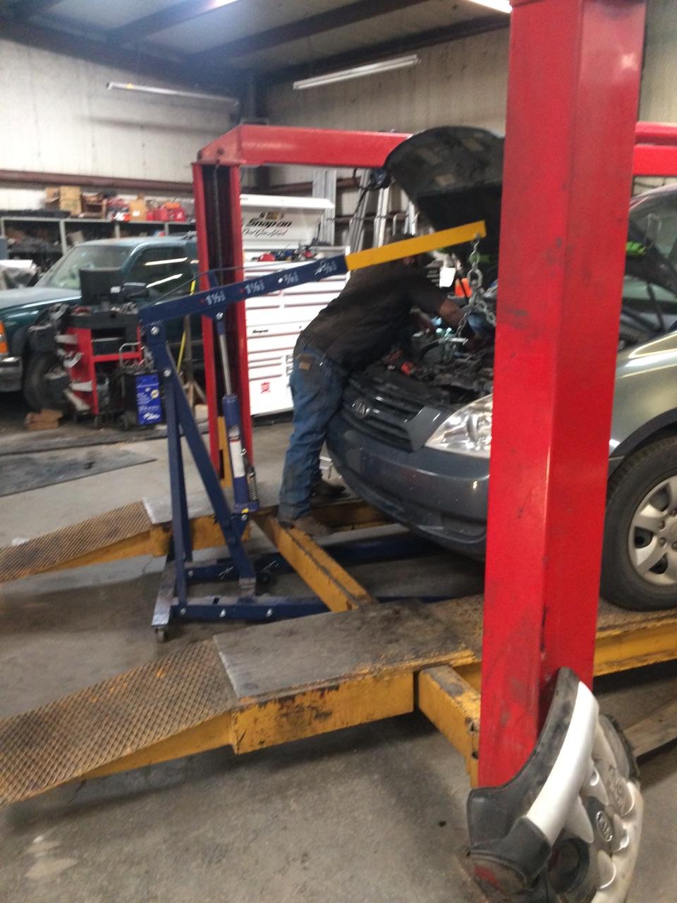 Vehicle service bay with lift